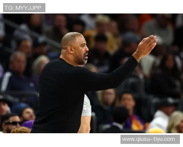 火箭媒体人质疑乌度卡为何不换下小贾而坚持留他在场上